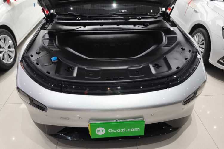 小鹏P7 2023款 P7i 610 Max 性能版机舱底盘24