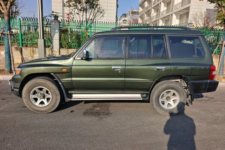 猎豹汽车 猎豹Q6 2015款 2.4L 手动两驱精英型车身外观4