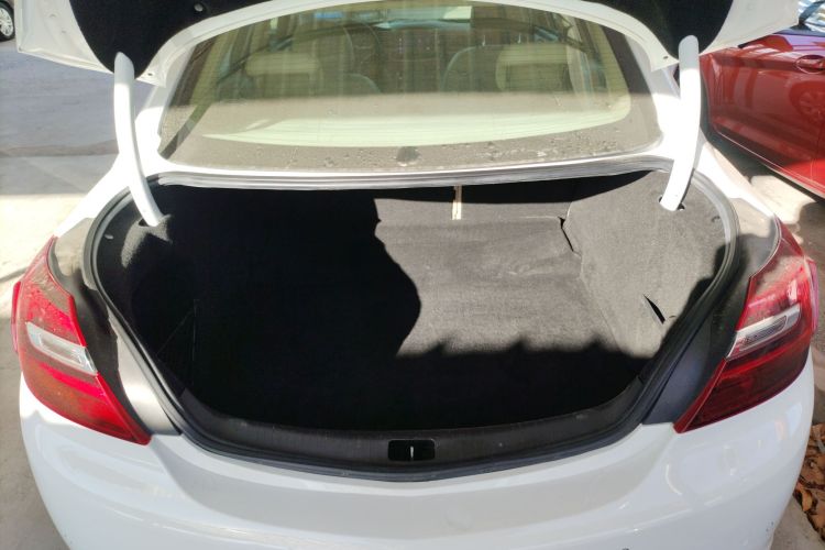 别克 君威 2014款 2.0L 领先时尚型机舱底盘23