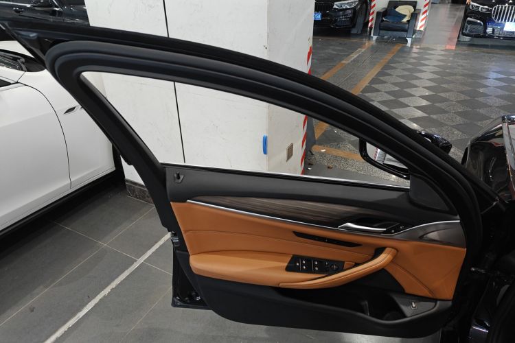 宝马5系 2018款 530Li xDrive 豪华套装中控内饰47