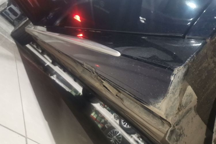 奔驰C级 2020款 改款 C 200 L 时尚型运动版局部细节9002