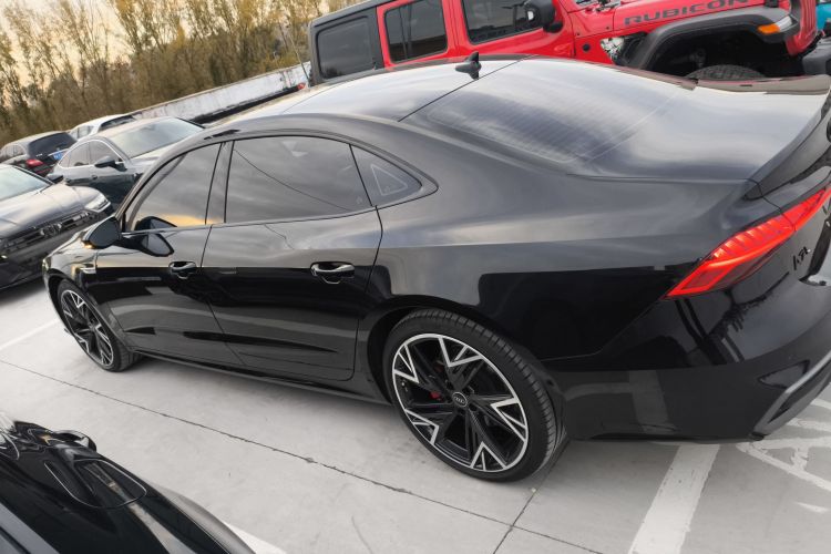 奥迪A7L 2025款 45 TFSI quattro 黑武士版车身外观4