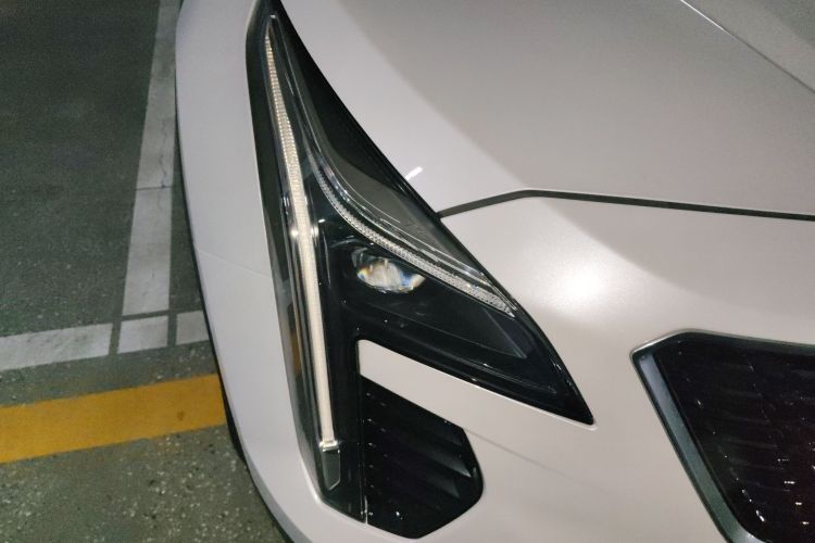 凯迪拉克XT4 2020款 改款 28T 两驱领先运动型车身外观8