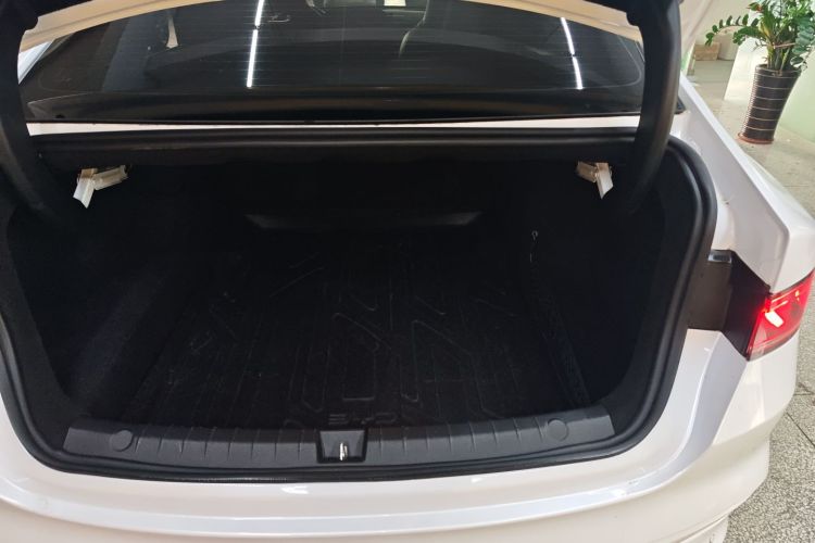 比亚迪 秦PLUS 2024款 荣耀版 DM-i 55KM领先型机舱底盘23