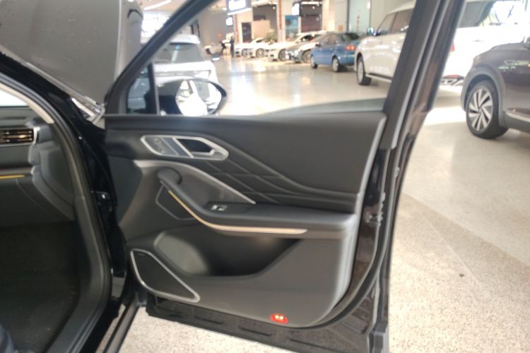 红旗HS7 PHEV 2024款 2.0T PHEV 四驱旗畅版 6座中控内饰7005