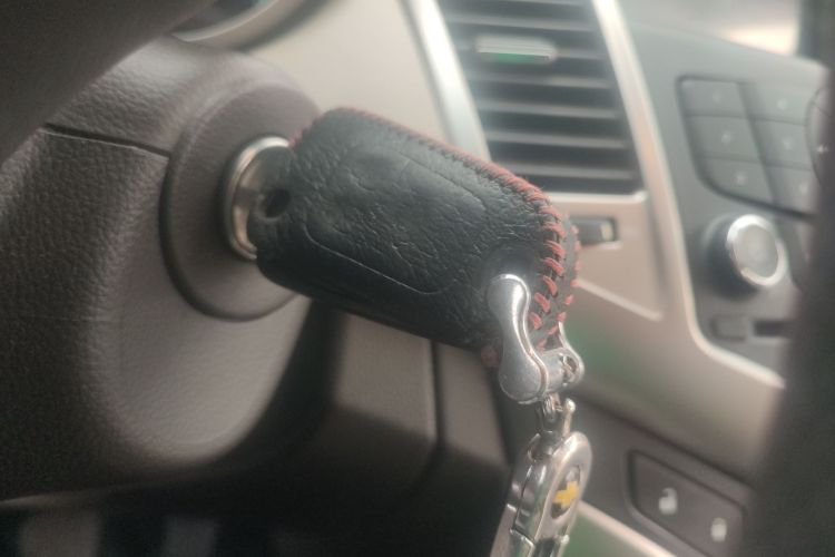 雪佛兰 科鲁兹 2015款 1.5L 经典 SL MT中控内饰11