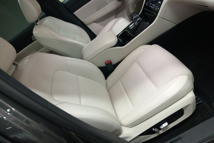 理想汽车 理想ONE 2021款 增程6座版局部细节41