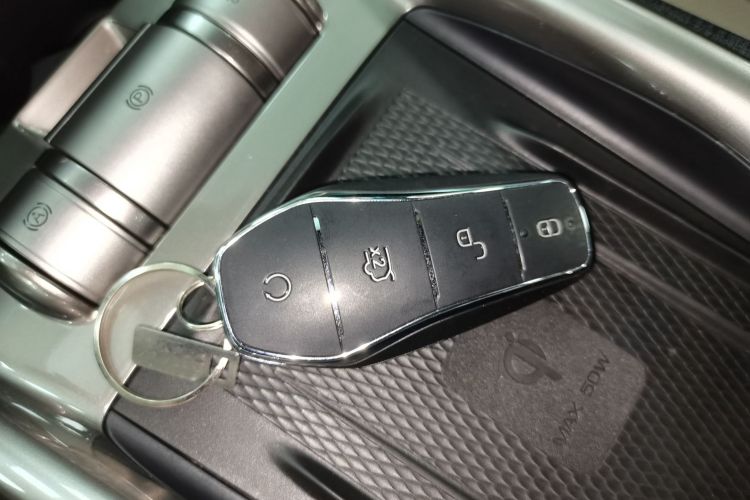 比亚迪 海豚 2024款 荣耀版 420km 时尚版中控内饰7001