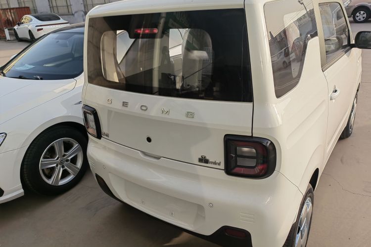 吉利银河 2024款 熊猫mini 200km 耐力熊车身外观7