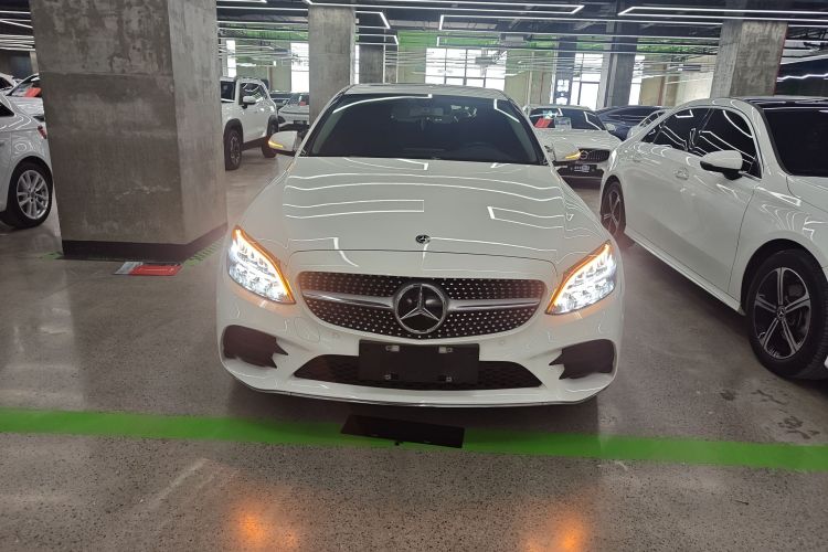 奔驰C级 2019款 C 180 L 时尚型运动版车身外观2