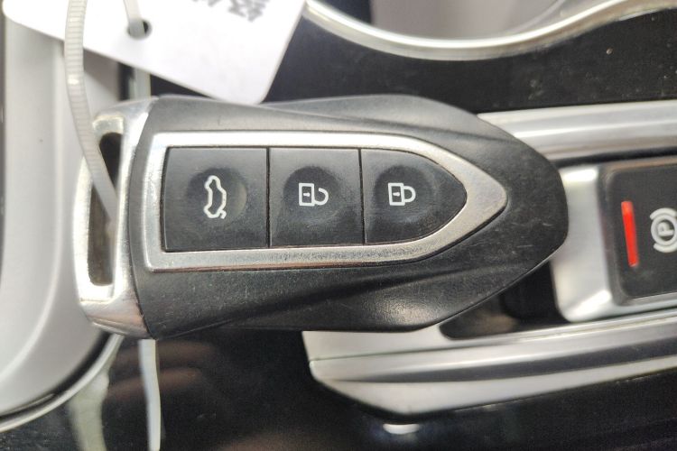 众泰SR7 2016款 1.5T CVT魔方之路版 国V中控内饰11