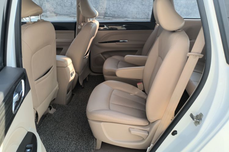 宝骏730 2016款 1.5L 手动舒适型 7座 国V中控内饰21