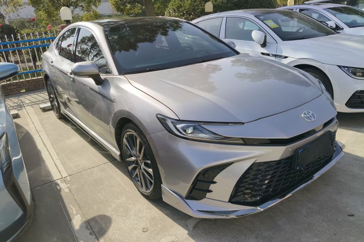 丰田 凯美瑞 2024款 双擎 2.0HXS 运动Plus版车身外观3