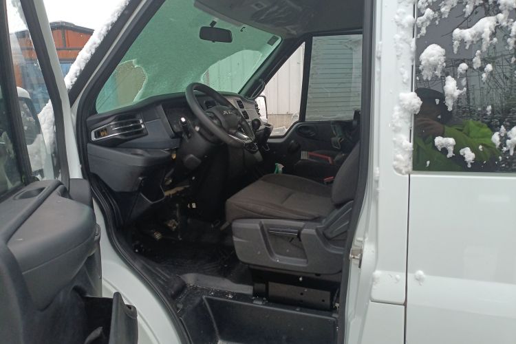 江铃福顺 2022款 2.0T 手动多功能乘用车中轴中高顶6-7座局部细节19