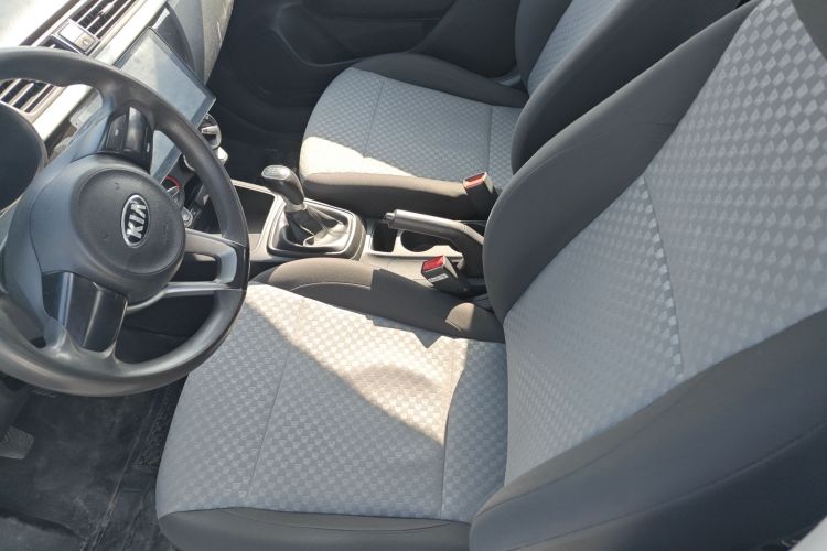 起亚K2 2017款 三厢 1.4L MT GLS中控内饰19