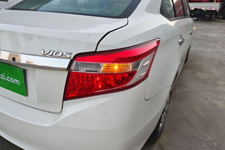 丰田 威驰 2014款 1.3L 手动超值版车身外观9