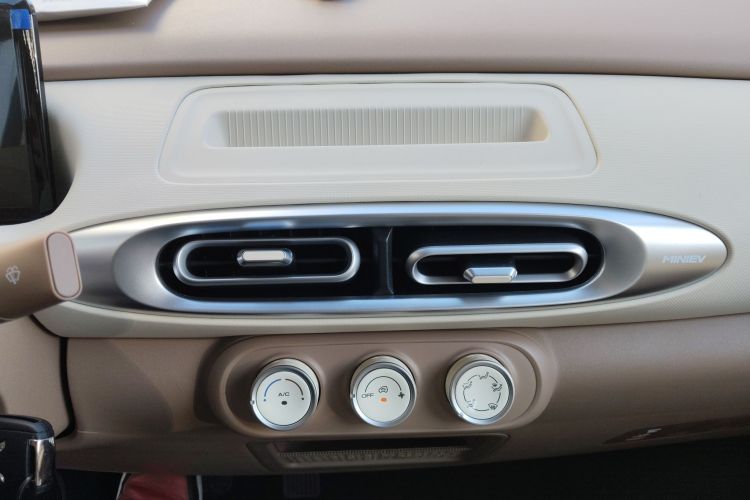 五菱汽车 宏光MINIEV 2025款 四门版 进阶款中控内饰16