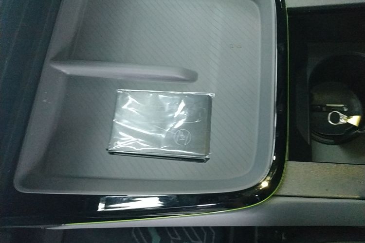 领克08 EM-P 2023款 120km 长续航Halo中控内饰11