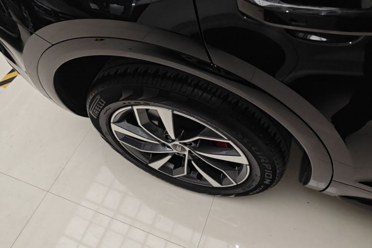 奥迪Q5L 2024款 40 TFSI 豪华动感型车身外观6008