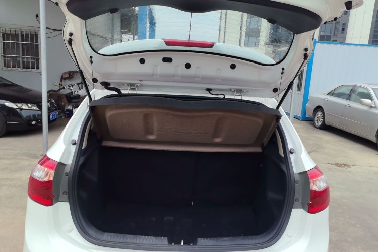 起亚K2 2012款 两厢 1.4L MT GLS局部细节23