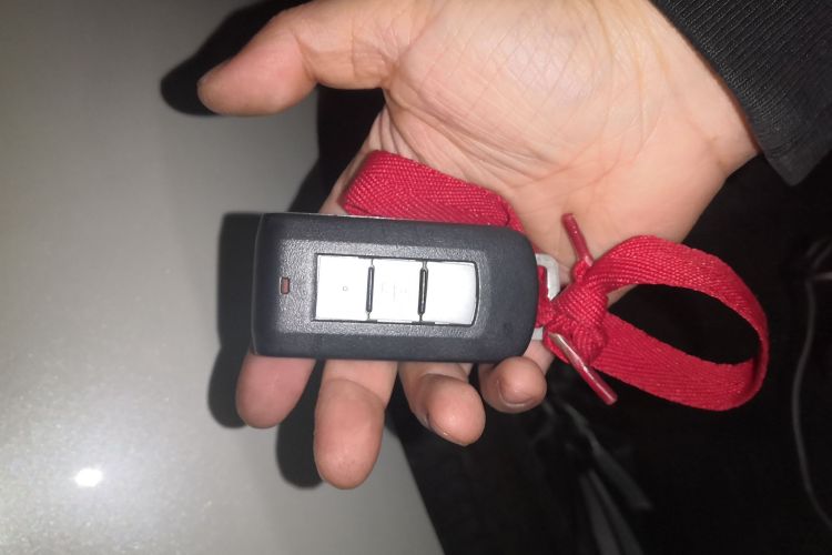 三菱 帕杰罗(进口) 2019款 3.0L 自动标准版中控内饰11