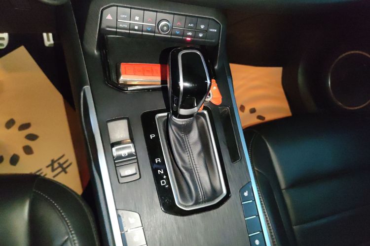 魏牌 VV5 2019款 升级款 2.0T 两驱超豪型 国V局部细节18