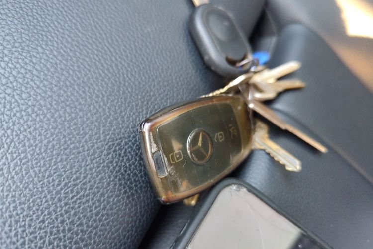 奔驰GLB 2023款 GLB 220 时尚型中控内饰7001