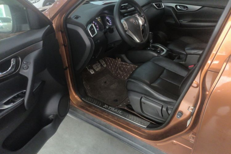 日产 奇骏 2014款 2.0L CVT智领版 2WD中控内饰7003