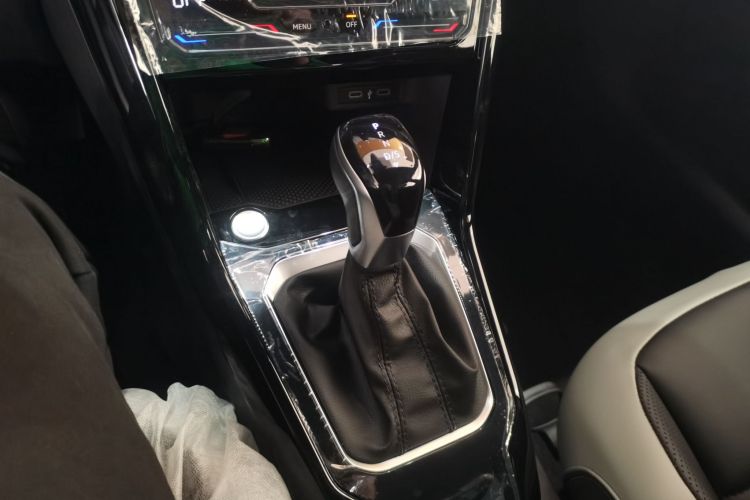 大众 T-ROC探歌 2025款 改款二 300TSI DSG两驱星光版中控内饰18