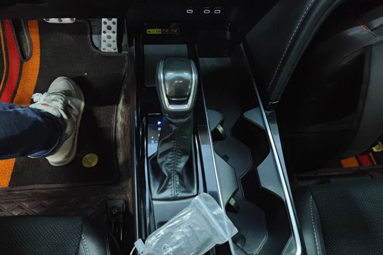 丰田 凯美瑞 2024款 双擎 2.0HXS 运动Plus版中控内饰18