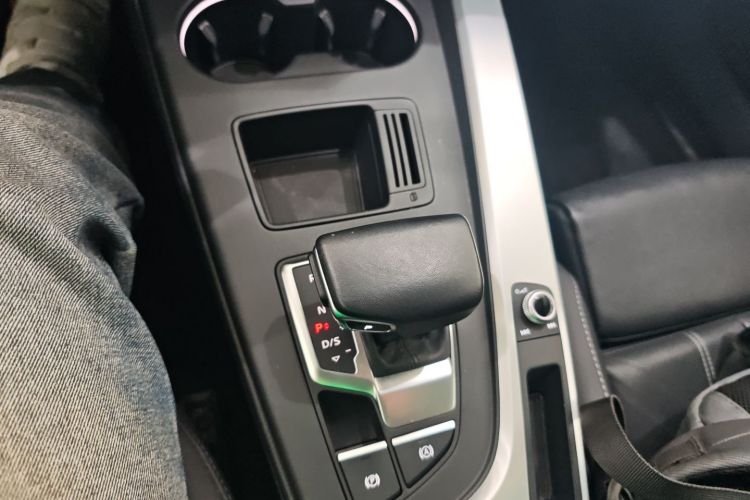 奥迪A4L 2023款 40 TFSI 时尚动感型中控内饰18