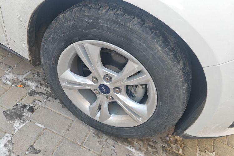 福特 福克斯 2017款 两厢 1.6L 手动舒适型智行版车身外观10