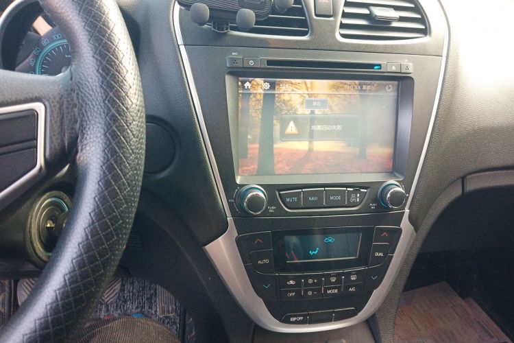 广汽传祺 传祺GS5 2012款 2.0L 手动两驱精英版中控内饰16