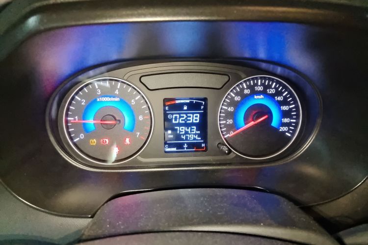 东风风光 风光380 2022款 1.5L 舒适型客车(钢板弹簧)5座中控内饰14