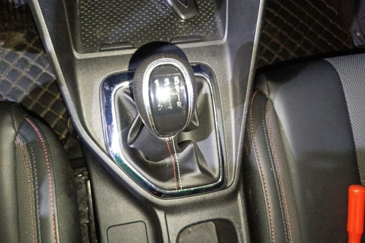 长安欧尚X5 2021款 改款 1.6L 手动豪华型中控内饰18