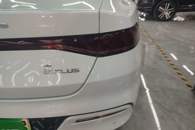 比亚迪 秦PLUS 2024款 荣耀版 DM-i 55KM领先型车身外观9