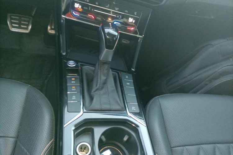 大众 帕萨特 2019款 380TSI 尊贵版 国VI局部细节18