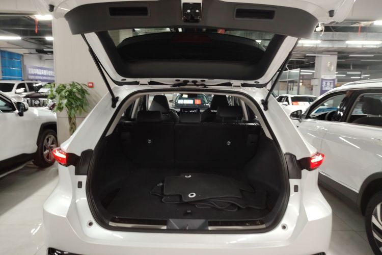 丰田 威飒 2023款 2.0L CVT两驱豪华版机舱底盘23