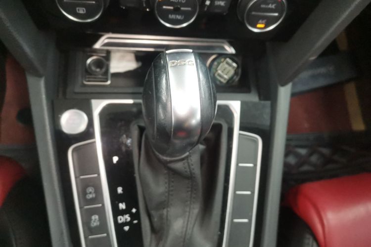 大众 迈腾 2017款 330TSI DSG 豪华型中控内饰18