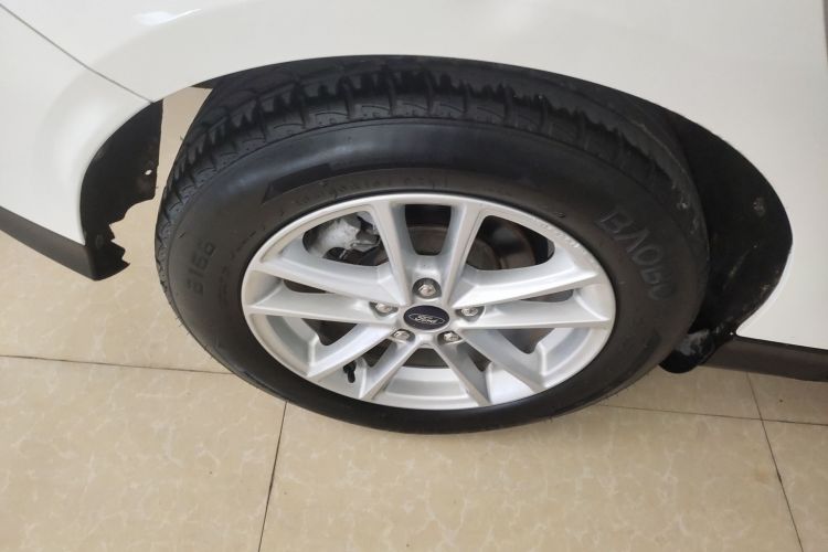 福特 福克斯 2015款 两厢 EcoBoost 180 自动精英型车身外观6003