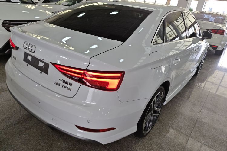 奥迪A3 2018款 30周年年型 Limousine 35 TFSI 时尚型车身外观7