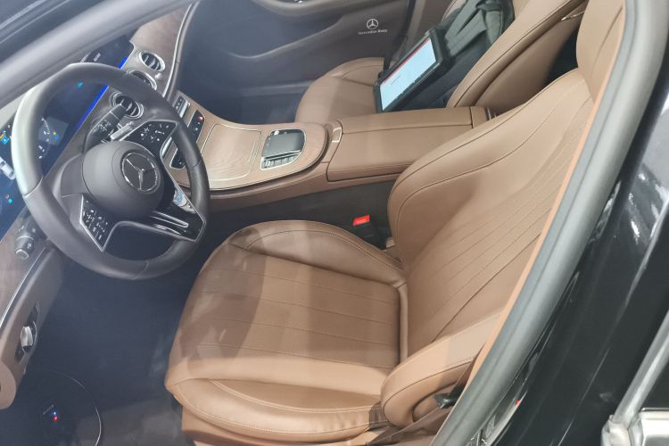奔驰E级 2023款 E 300 L 时尚型中控内饰19