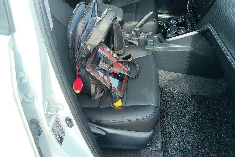 丰田 雷凌 2017款 改款双擎 1.8H GS E-CVT精英天窗版 国V局部细节41