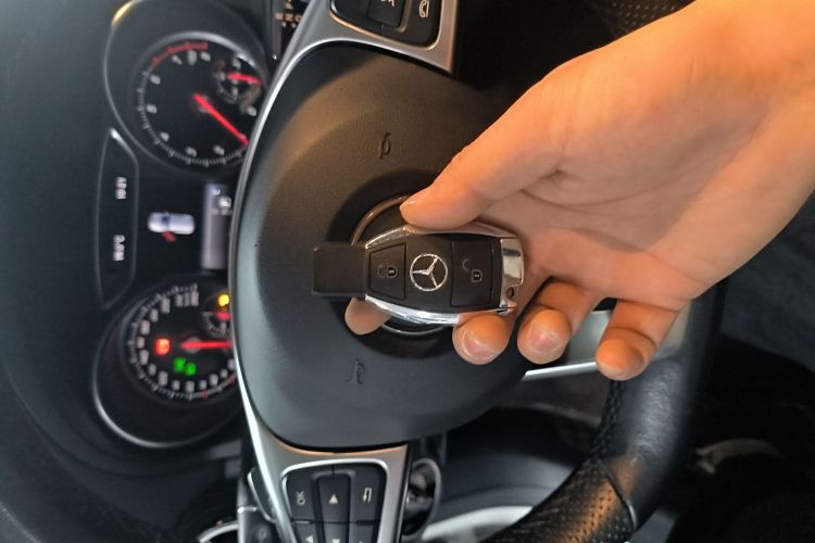 奔驰GLA 2019款 GLA 200 时尚型中控内饰11