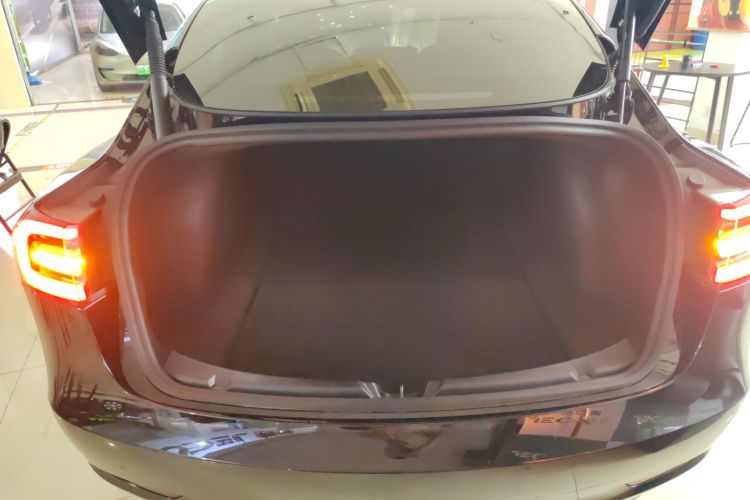 特斯拉 Model 3 2022款 Performance高性能全轮驱动版中控内饰23