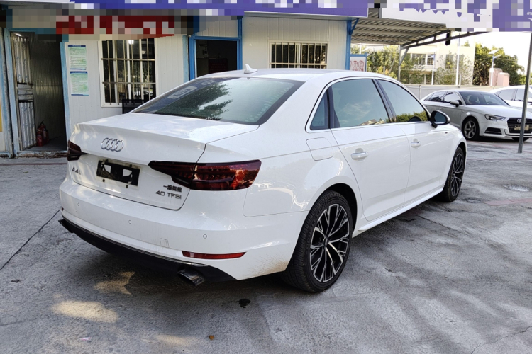 奥迪A4L 2018款 30周年年型 40 TFSI 进取型车身外观7