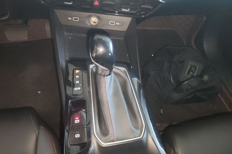 名爵 MG5 2022款 180DVVT CVT青春豪华版中控内饰18