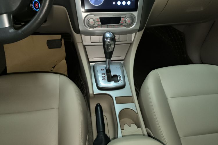 福特 福克斯 2013款 两厢经典 1.8L 自动时尚型中控内饰18