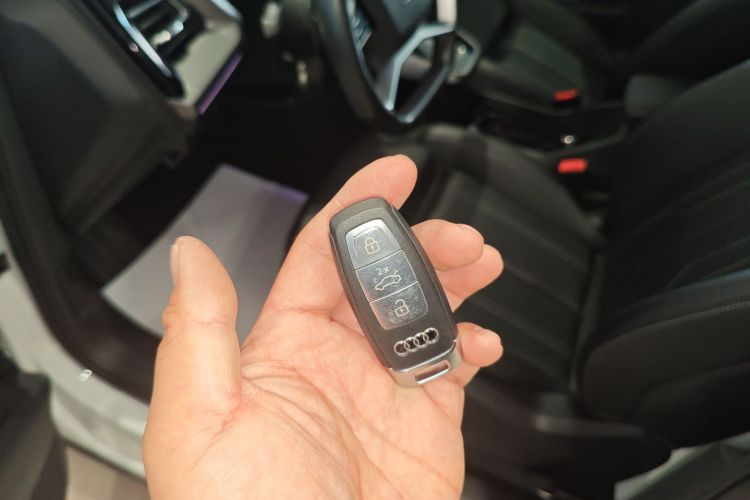 奥迪Q4 e-tron 2024款 40 e-tron 创行版中控内饰7001