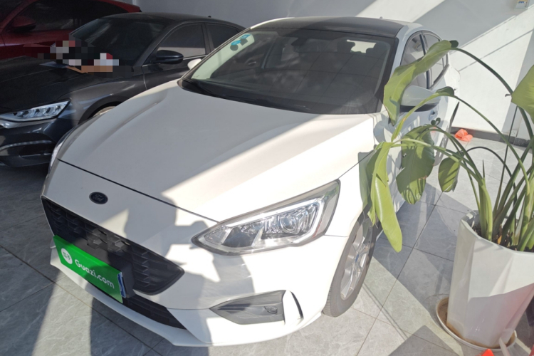 福特 福克斯 2020款 两厢 EcoBoost 180 自动锋潮型车身外观1